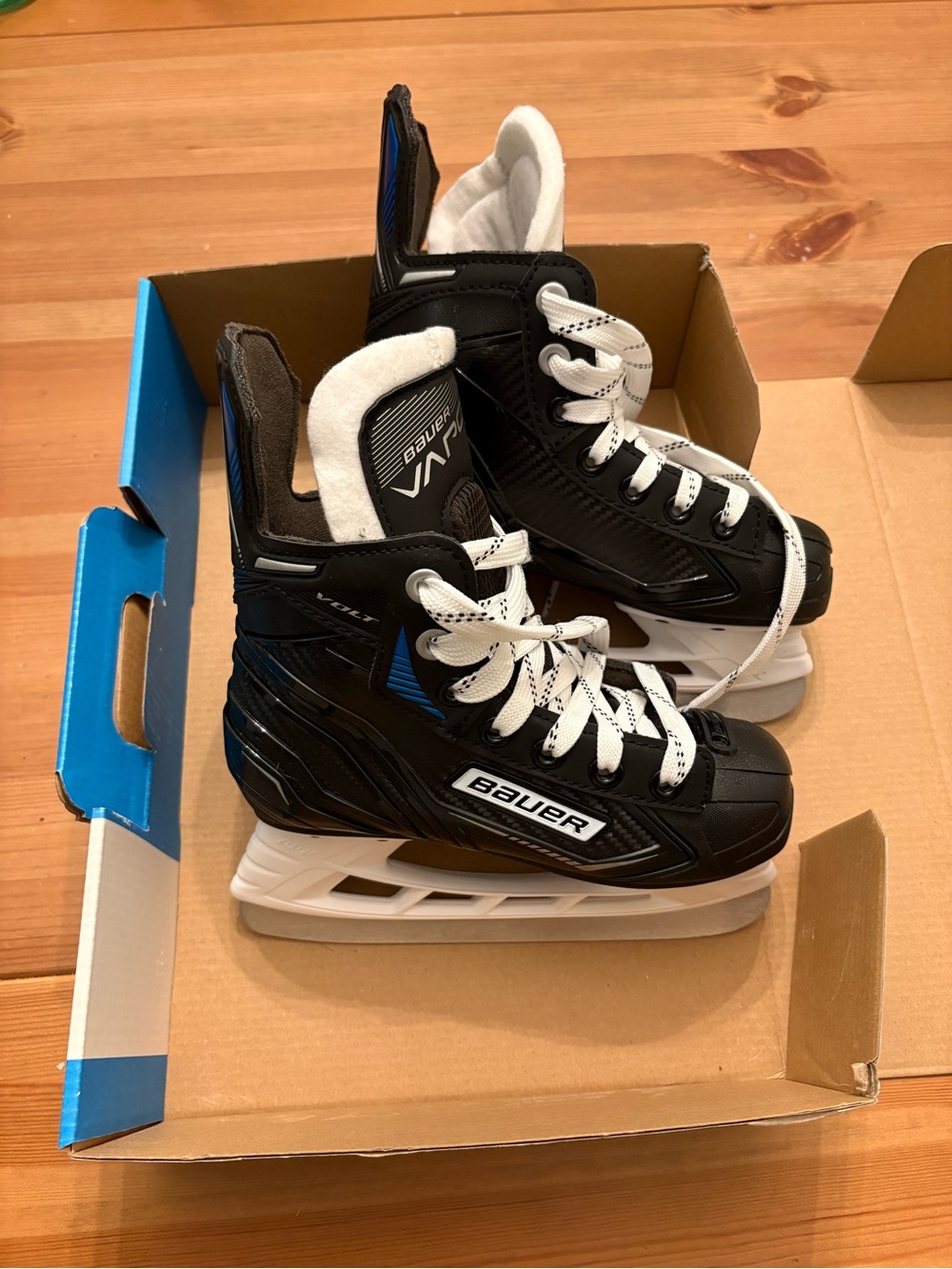 Bauer Vapor Volt Kids Ice Hockey Skates Youth 12 R Like New With Box Winter
